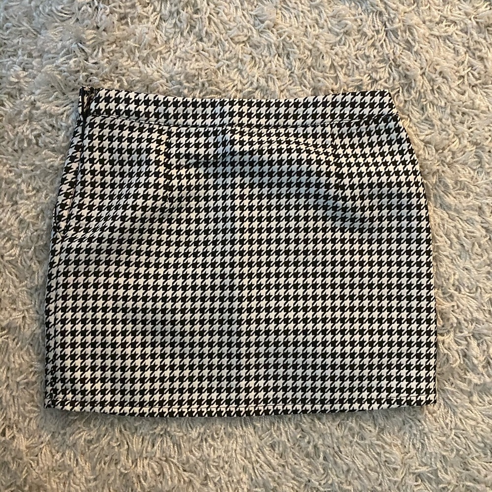 Houndstooth mini skirt